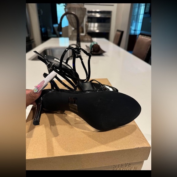 Women’s patent leather strappy heels. - Picture 2 of 4